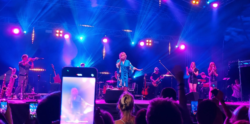 Ania Dąbrowska na scenie w Legionowie. Fot. Legio24.pl