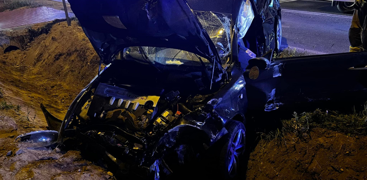 Zderzenie osobówki z busem na DK62 w Szadkach. Fot. Komenda Powiatowa Państwowej Straży Pożarnej w Legionowie