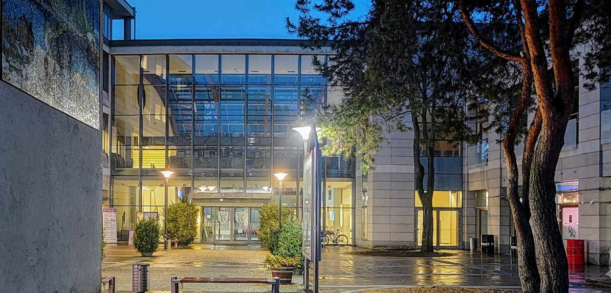 Legionowski ratusz czynny od godz. 10:00 do 18:00 w jeden dzień tygodnia? 