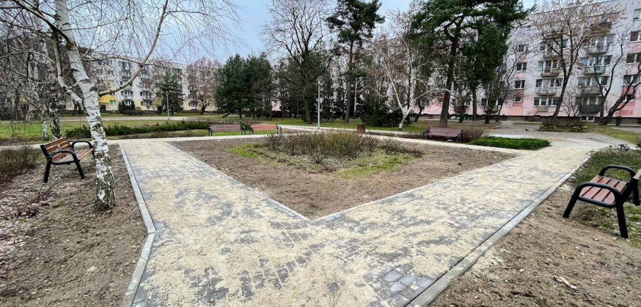 Legionowo: Zielony zakątek już z nowymi chodnikami
