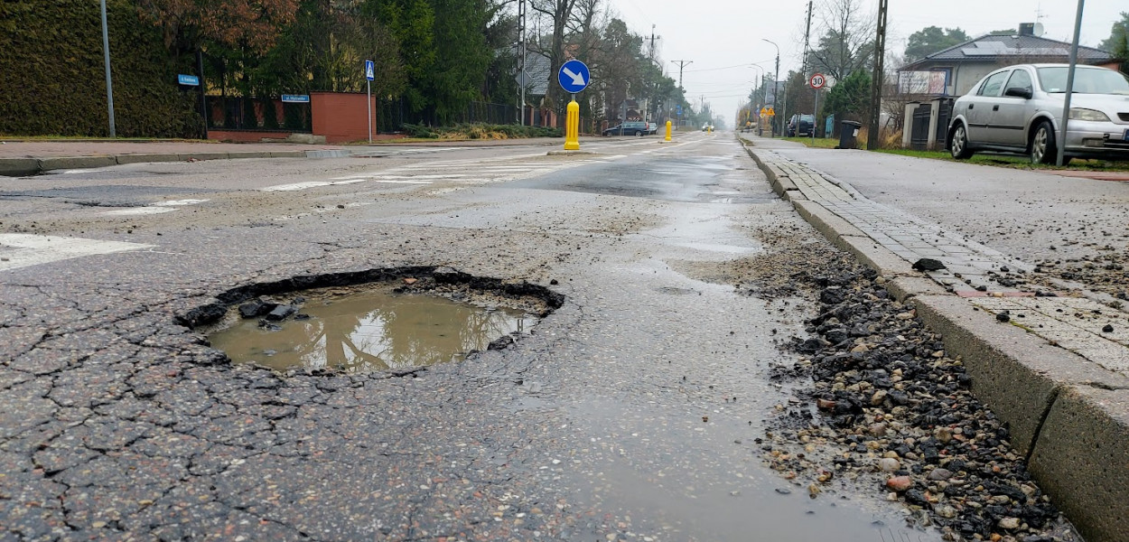 Ul. Kwiatowa w Legionowie od dawna wymaga remontu. Zdjęcie z 19.01.2023 r. Fot. Legio24.pl