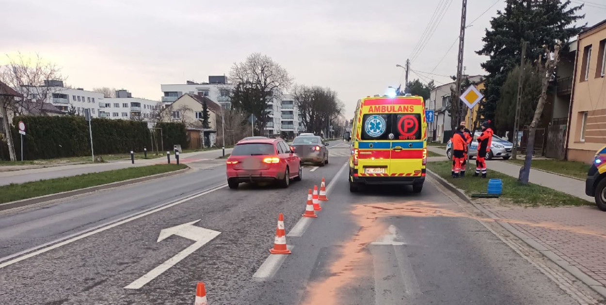 Jabłonna: 19-letni motocyklista bez prawa jazdy doprowadził do kolizji z osobówką. Fot. fb / KP PSP Legionowo