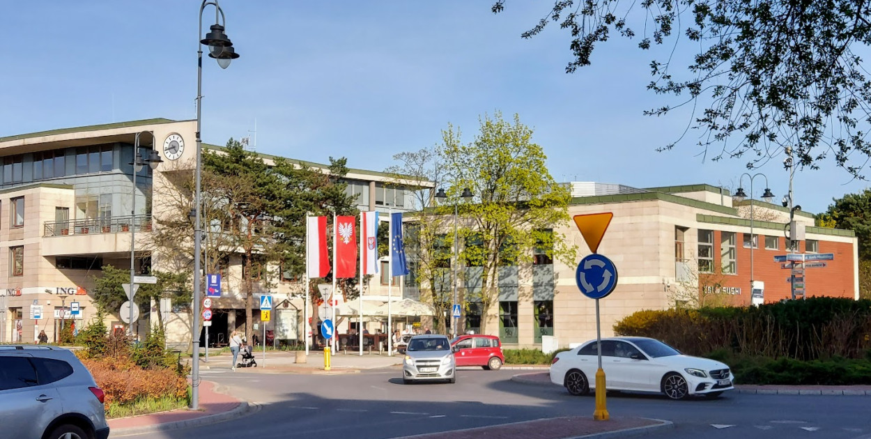 Panele fotowoltaiczne na ratuszu jeszcze w tym roku? Trwa przetarg