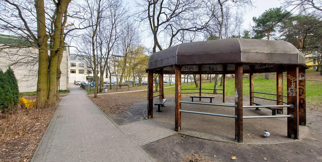 Legionowo: Z parku za ratuszem zniknęła altana. W sieci zawrzało