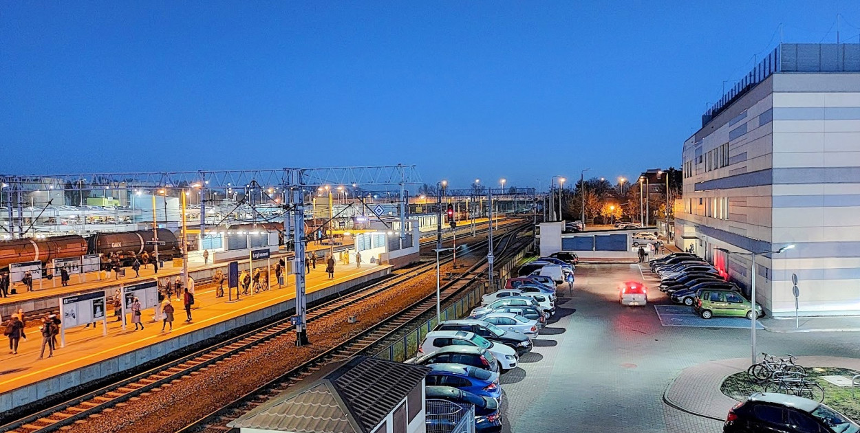 Legionowo: Bezpłatne parkowanie przy dworcu. Jak się zgłosić?