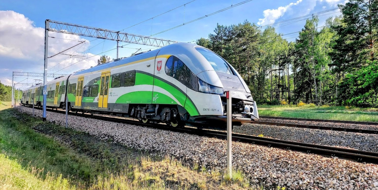 Koleje Mazowieckie: Bilety miesięczne i kwartalne taniej w aplikacji. Fot. arch. Legio24.pl