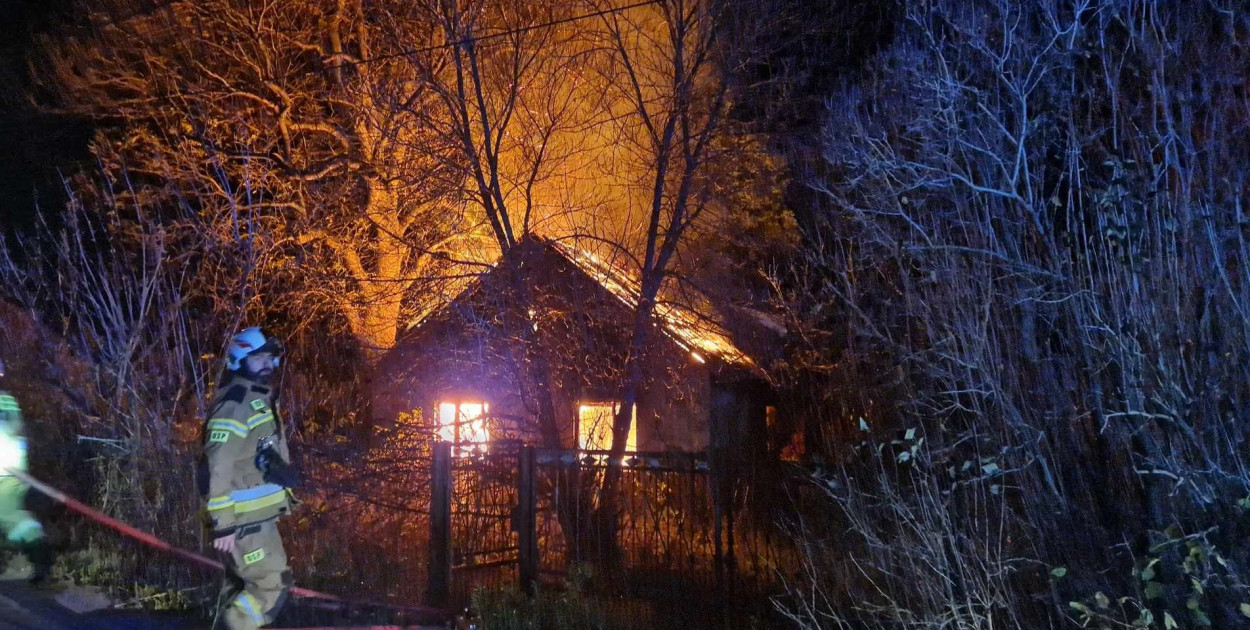 Pożar pustostanu w Janówku Pierwszym. Fot. Ochotnicza Straż Pożarna Janówek - Góra