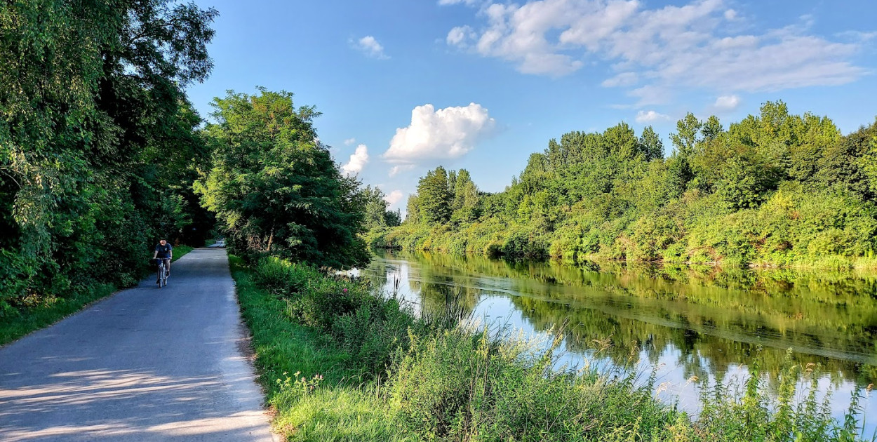 Ścieżka rowerowa nad Kanałem Żerańskim w gminie Nieporęt. Fot. arch. Legio24.pl