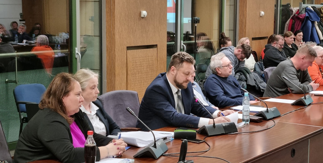 Dyrektor Monika Poszytek (pierwsza od lewej) i wiceprezydent Piotr Zadrożny (trzeci od lewej). Fot. Legio24.pl