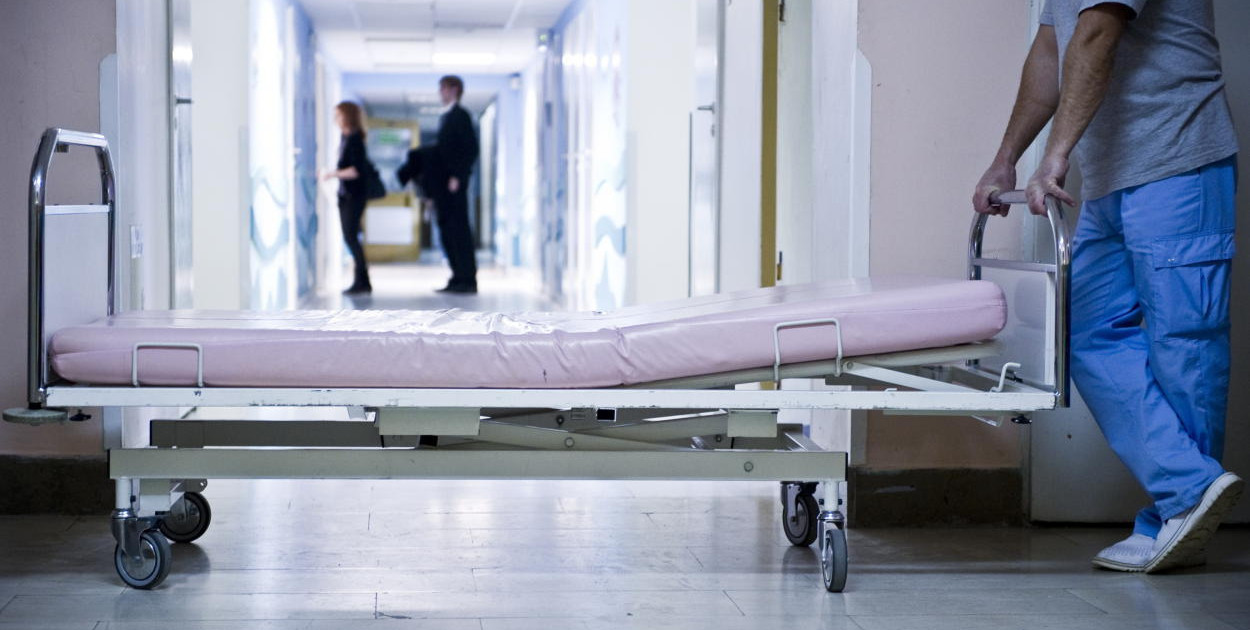 Warszawa: nie żyje młoda kobieta, brutalnie napadnięta w centrum miasta