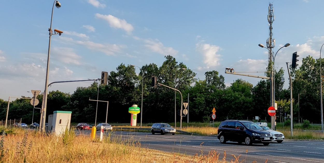 Jabłonna: Kamery wyłapujące przejazd na czerwonym świetle rejestrują...