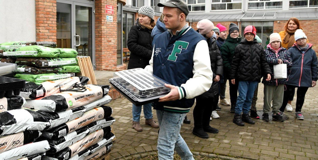 Legionowski: Uczniowie powiatowych szkół będą uprawiać warzywa