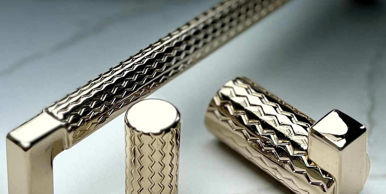 Listwy drewniane — czym są i dlaczego warto mieć te elementy w swoim domu?