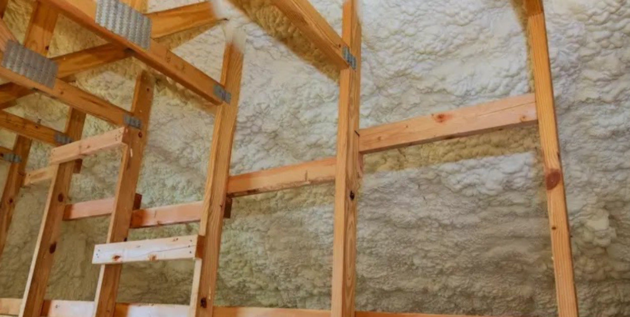 Pianka vs. wełna: co wybrać do ocieplenia poddasza?