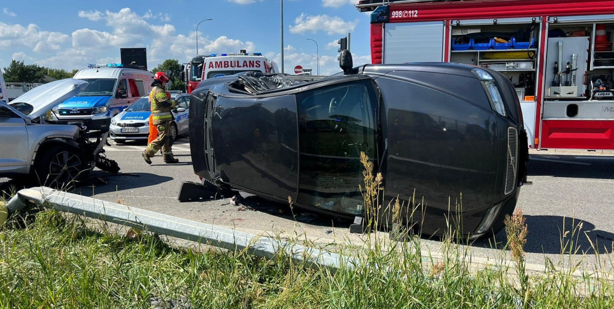 Wypadek na obwodnicy Jabłonny. Fot. fb / KP PSP Legionowo