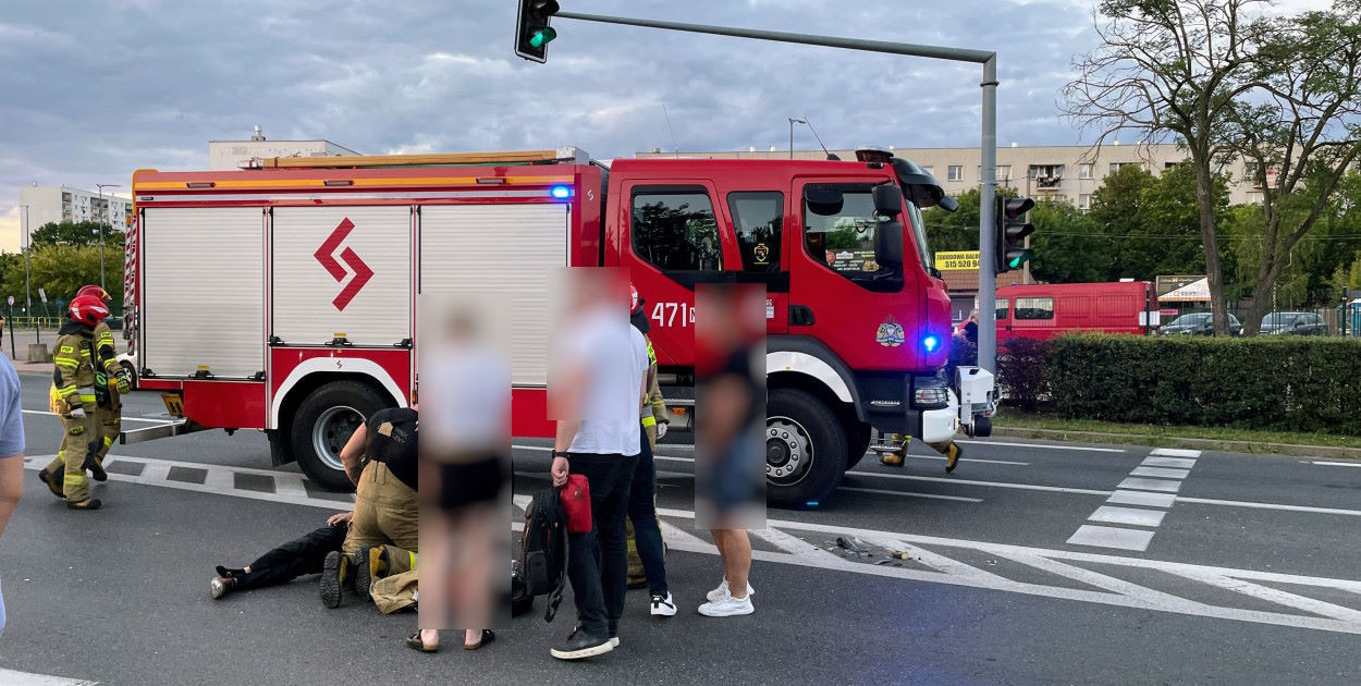 Legionowo: Zderzenie osobówki i motocykla na Sobieskiego [FOTO]