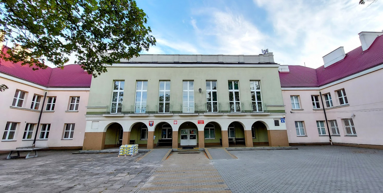 Legionowo: Alarm bombowy w szkole nr 1. Działania służb trwały godzinę