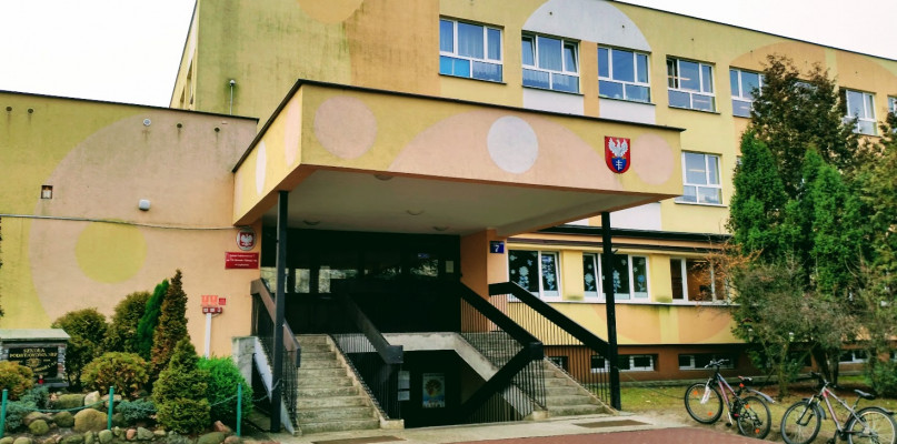 Szkoła Podstawowa nr 7 im. VII Obwodu ,,Obroża" AK. Fot. arch. Legio24.pl