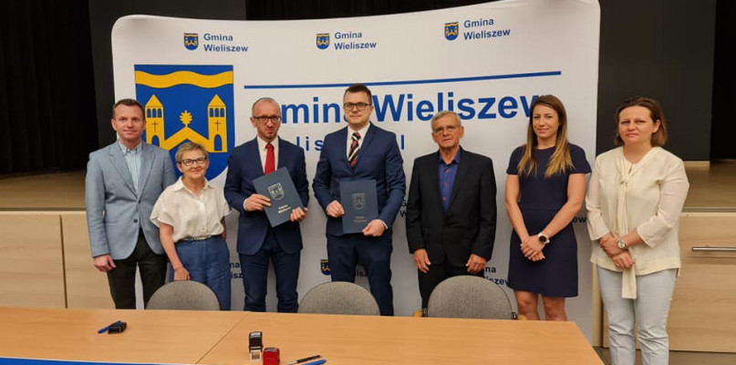 Wieliszew: Podpisano umowę na modernizację dróg o wartości ponad 7 mln zł. Fot. UG Wieliszew