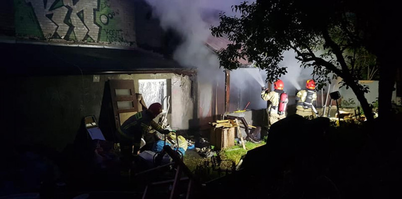 Legionowo: Na Grudziach palił się pustostan. Fot. KP PSP Legionowo