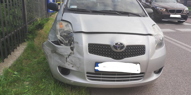 Kolizja volvo i toyoty w Stanisławowie Pierwszym. Fot. fb / Ochotnicza Straż Pożarna w Kątach Węgierskich