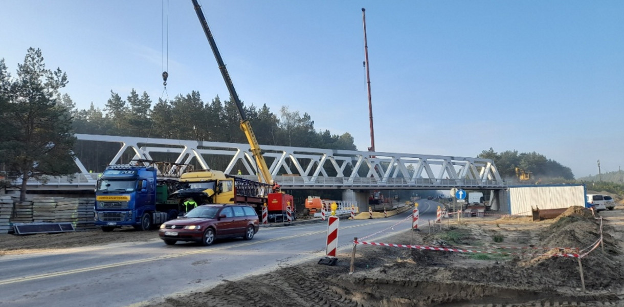 Budowa nowego wiaduktu kolejowego nad DK61 w Michałowie - Reginowie, fot. GDDKiA