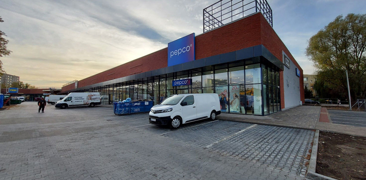 Roboty budowlane przy rozbudowie DH Maxim dobiegają końca. Fot. Legio24.pl
