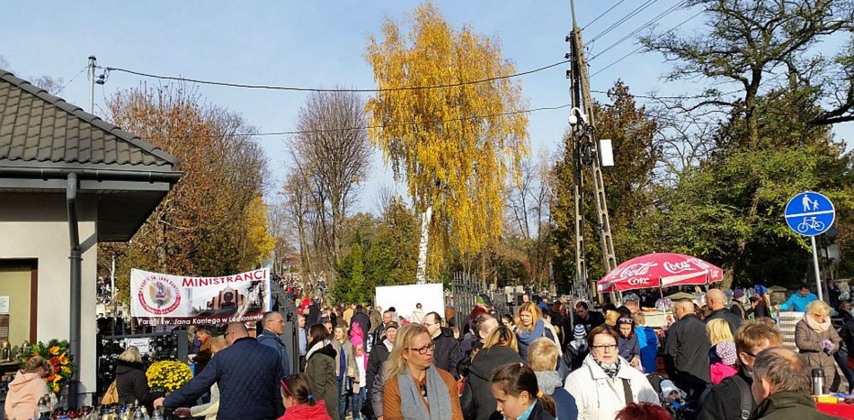 Wejście główne na cmentarz w Legionowie. Fot. arch. Legio24.pl