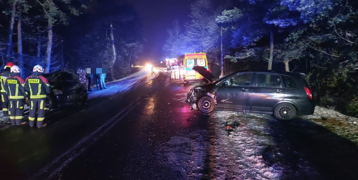 Zderzenie 3 aut na DW632 w Komornicy. Fot. fb / KP PSP Legionowo