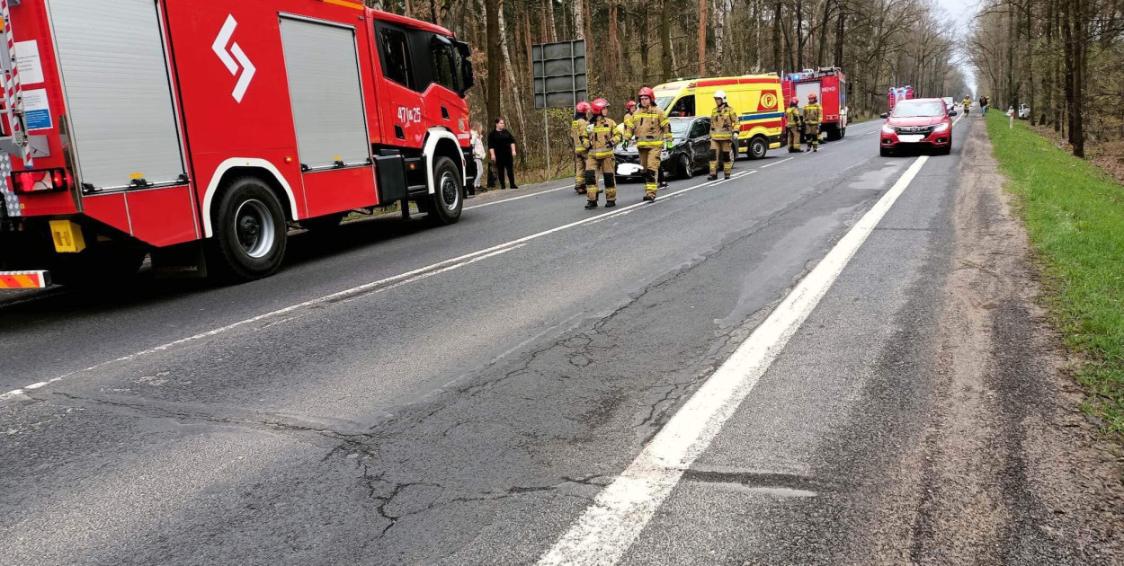  Groźna kolizja na DW631 za Wólką Radzymińską. Fot. fb / OSP w Wólce Radzymińskiej