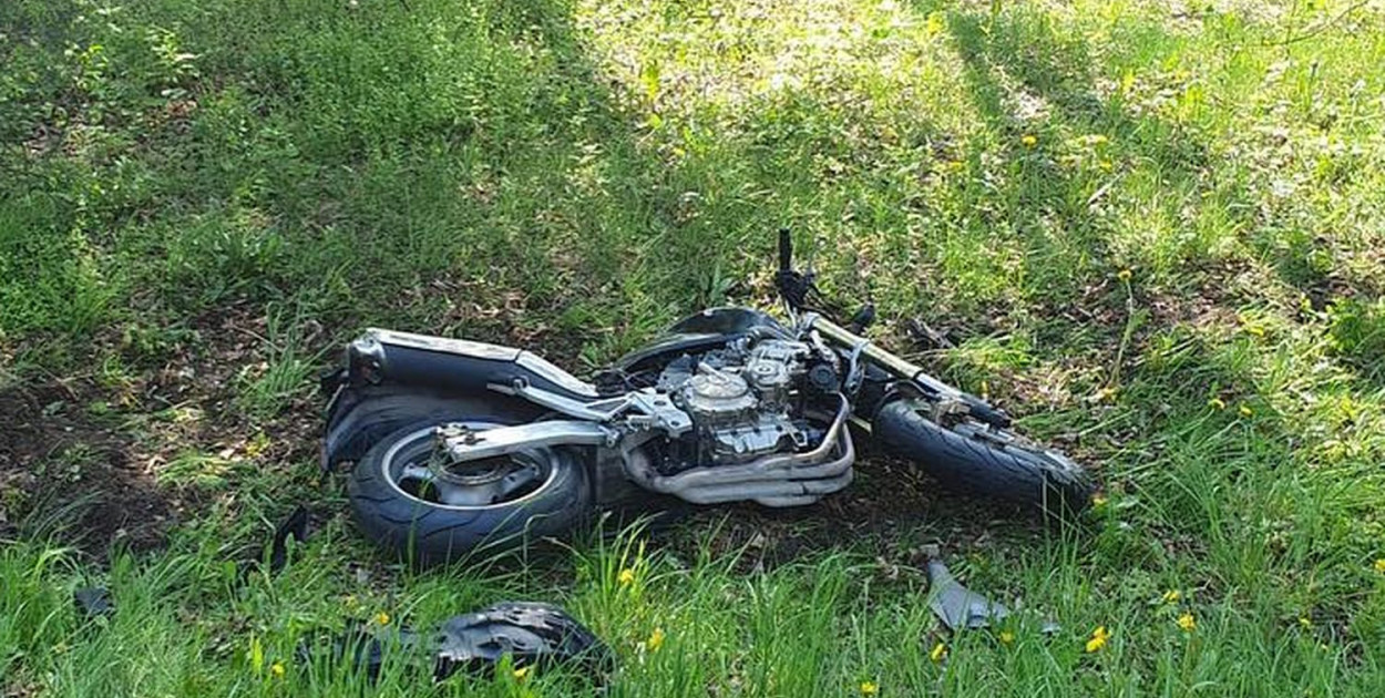 Zderzenia osobówki z motocyklem na DW631 w Nieporęcie. Fot. fb / KP PSP Legionowo