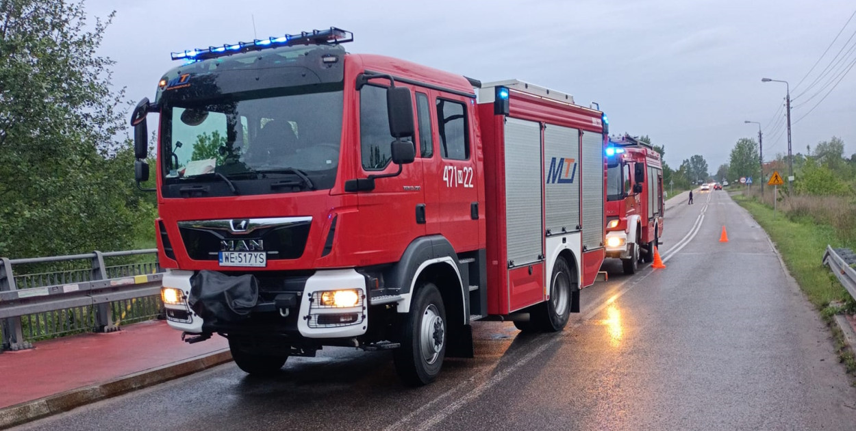 Kolizja na skrzyżowaniu ulic Suwalnej i Nowodworskiej w Łajskach, fot. KP PSP Legionowo