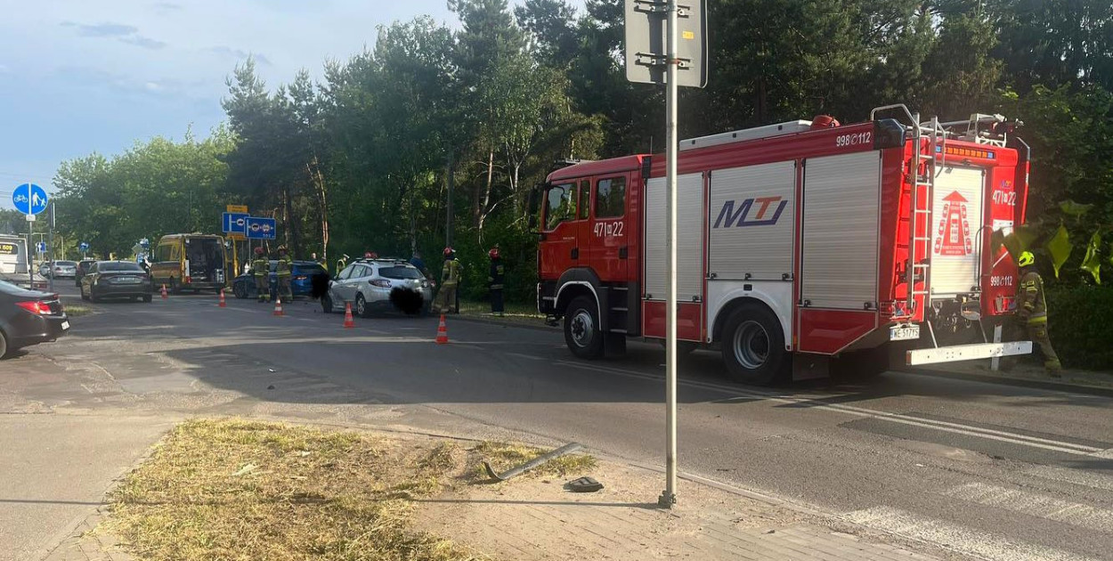 Legionowo: Zderzenie trzech aut na Strużańskiej. Fot. fb / KP PSP Legionowo