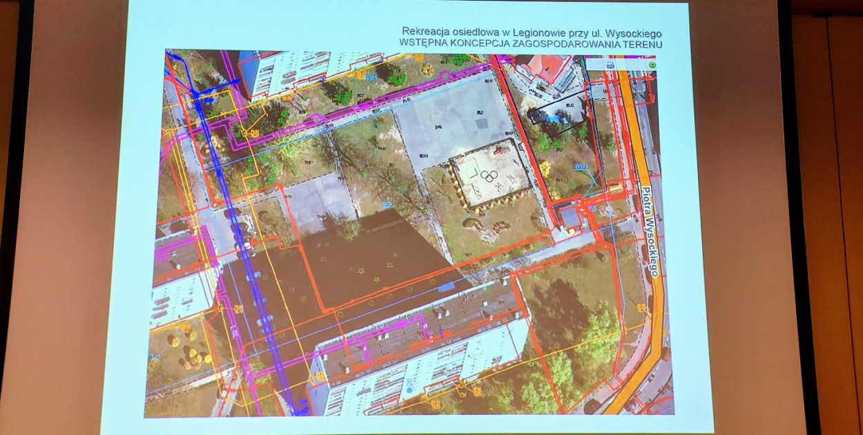 Lokalizacja placu / prezentacja radnego A. Piętki. Fot. Legio24.pl