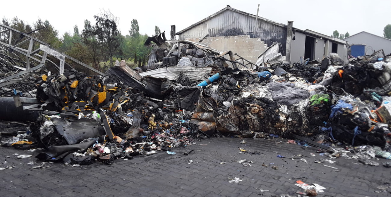 Pozostałości po pożarze w Debem. Fot. WIOŚ Warszawa