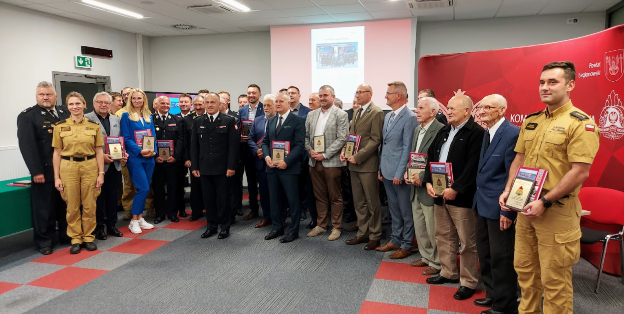 Prezentacja książki 'Strażacy ziemi legionowskiej'. Fot. Legio24.pl