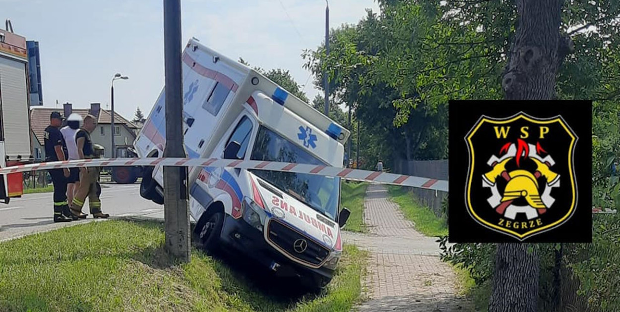 Kolizja karetki pogotowia ratunkowego w m. Dębe (gm. Serock). Fot. fb / Wojskowa Straż Pożarna Zegrze