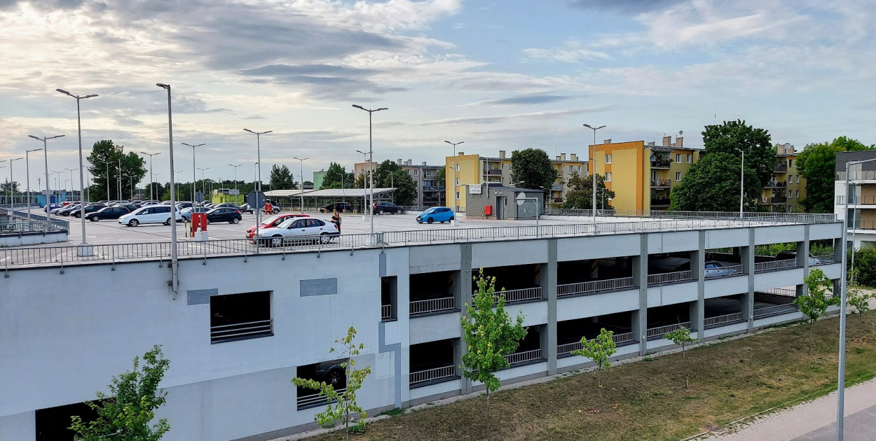 Parking wielopoziomowy po stronie os. Piaski w Legionowie. Fot. arch. Legio24.pl