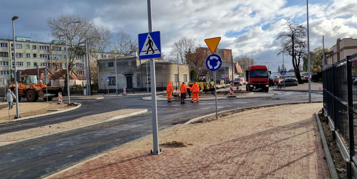 Nowe rondo Jagiellońska - Słowackiego, zdjęcia z 24-11-2023, przed południem. Fot. Legio24.pl