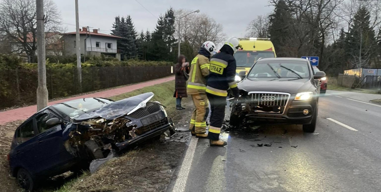 Zderzenie dwóch aut na skrzyżowaniu DK62 z DW622. Fot. fb / OSP Wola Kiełpińska