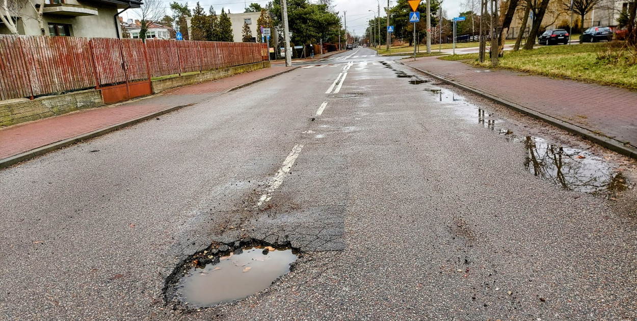 Dziurę w jezdni można zgłosić przez portal społecznościowy. Fot. arch. Legio24.pl