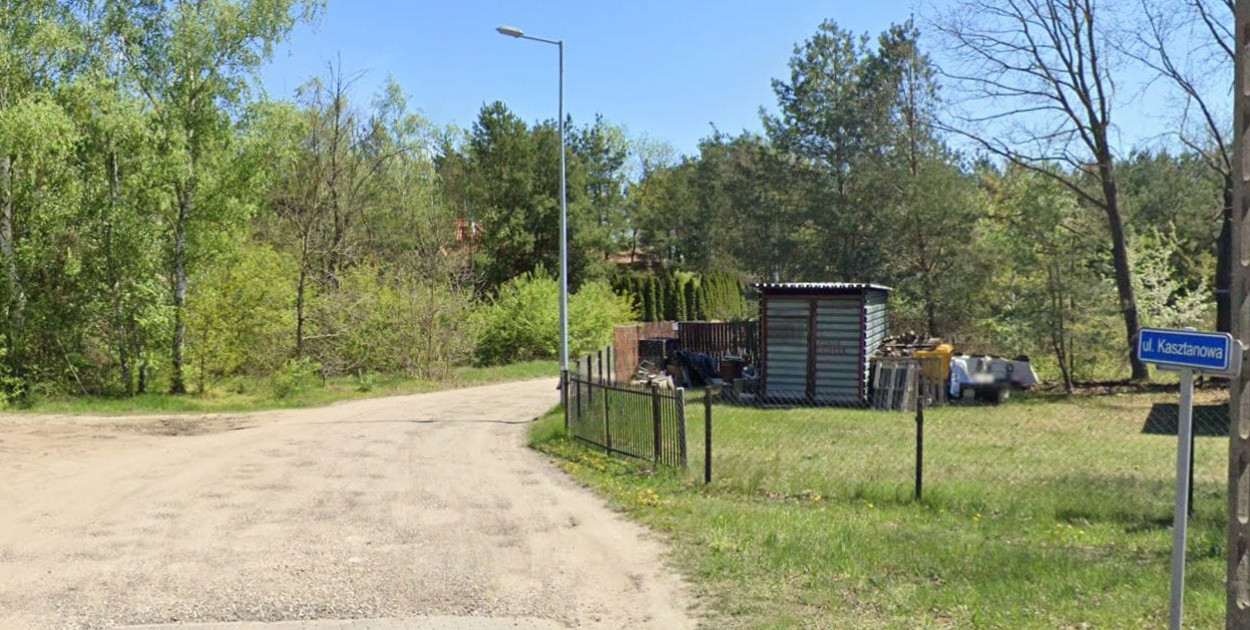 Ul. Kasztanowa w Chotomowie będzie utwardzona. Fot. Google Street View