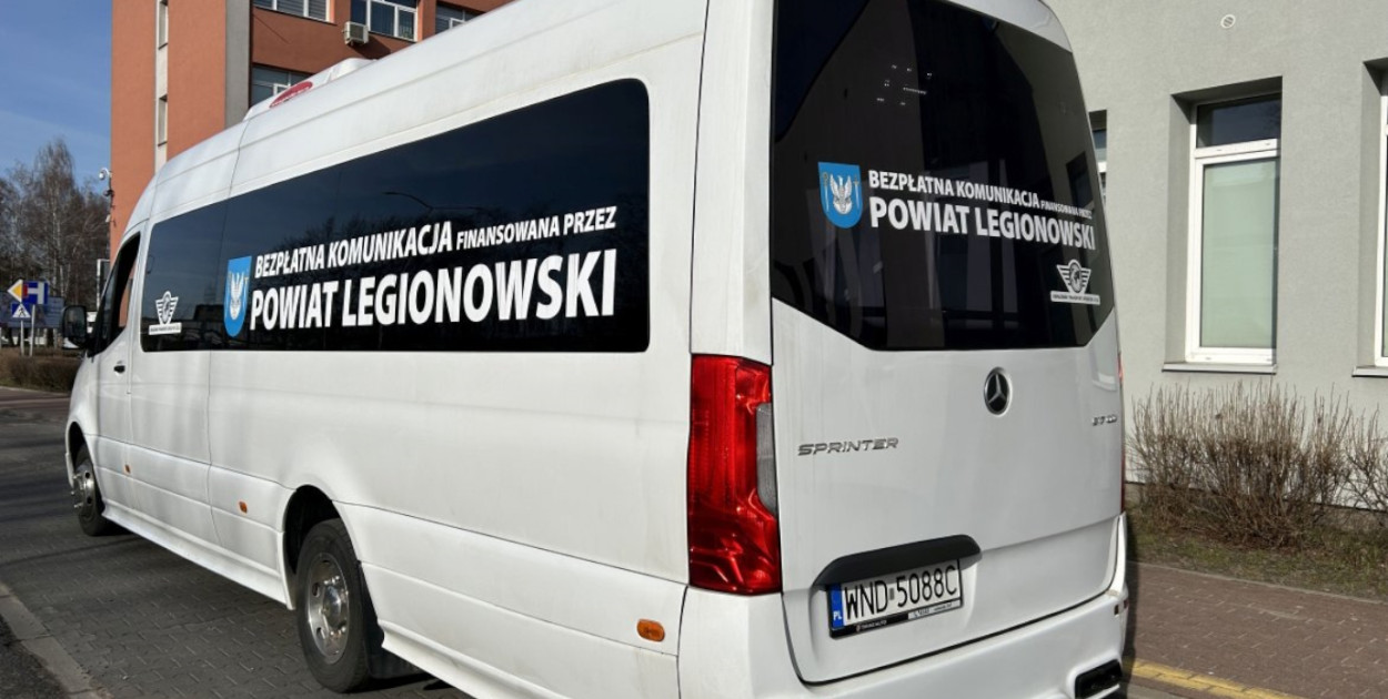 Nowe oznakowanie powiatowych autobusów, fot. Starostwo Powiatowe w Legionowie