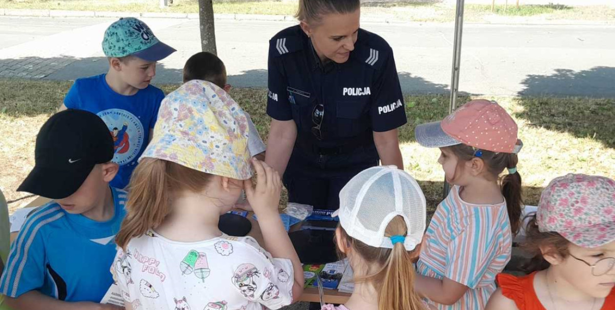 Dzieci poznały od kuchni pracę służb dbających o bezpieczeństwo, fot. KPP Legionowo