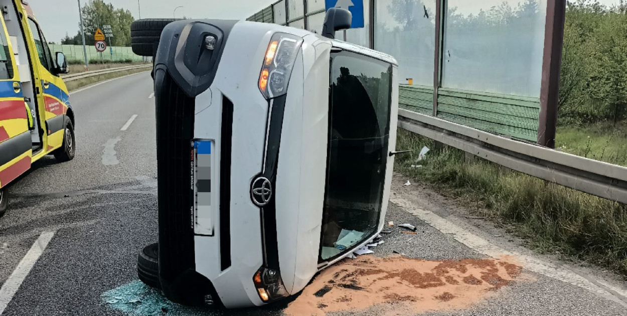 Wypadek na obwodnicy Jabłonny. Fot. fb / KP PSP Legionowo