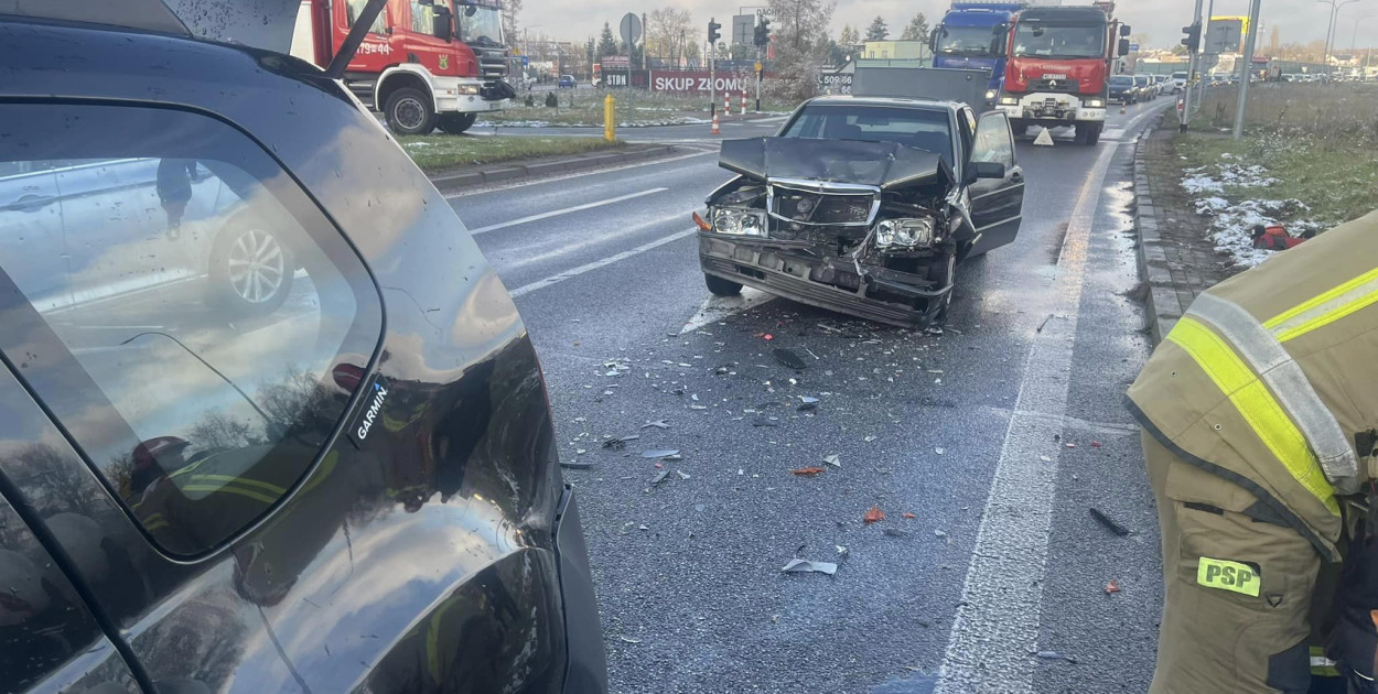 Kolizja na Rondzie Biskupów Płockich w Jabłonnie. Fot. KP PSP Legionowo