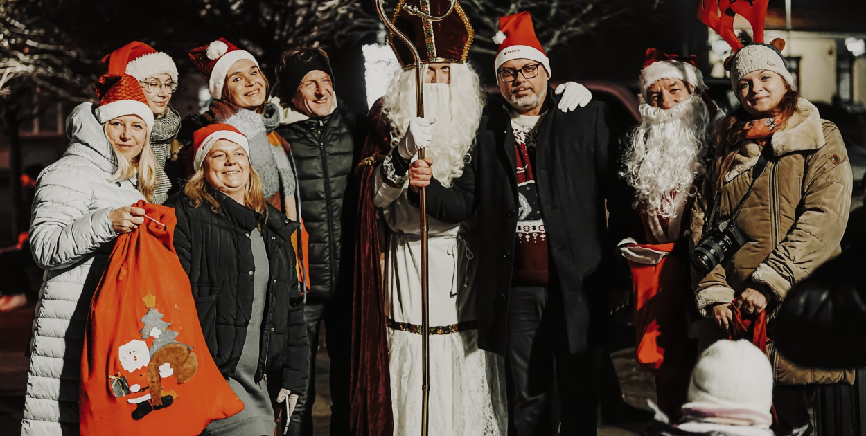 Mikołajki z rozświetleniem choinki na Rynku w Serocku (2024). Fot. Julita Wiśniewska / UMiG w Serocku