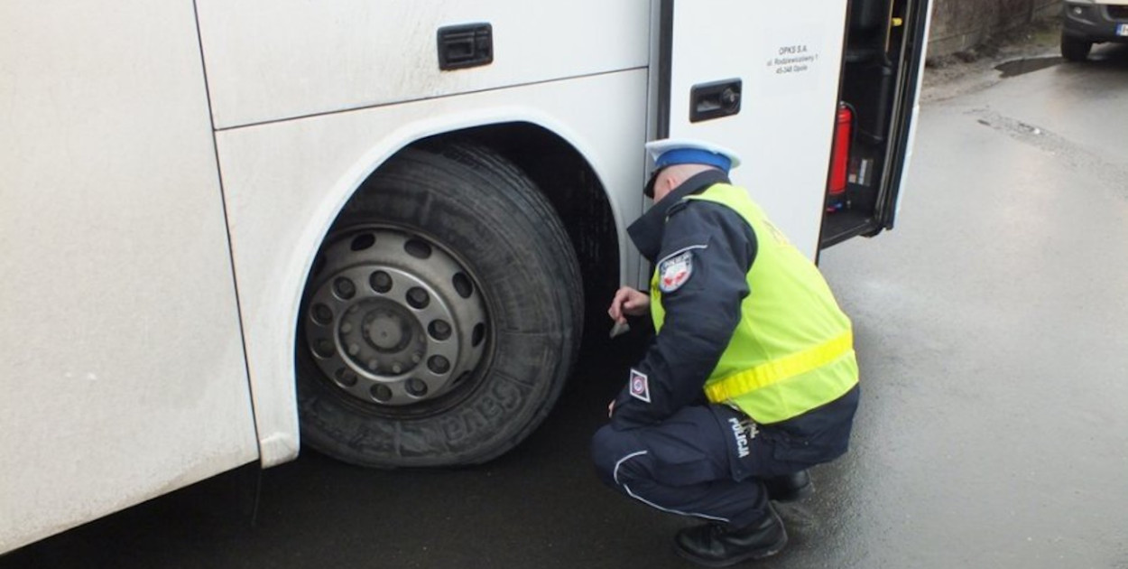 Kontrole autokarów w Legionowie. Fot. arch. policja.gov.pl