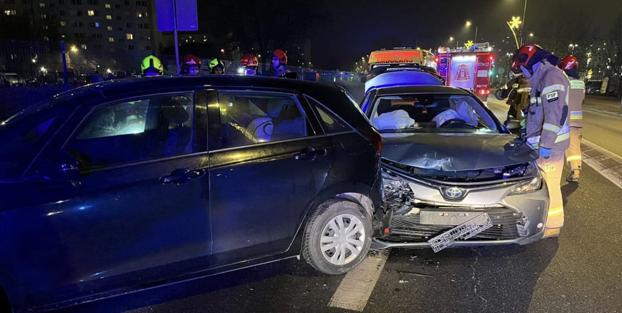 Legionowo: Jedna osoba w szpitalu po zderzeniu na Sobieskiego. Fot. KP PSP Legionowo