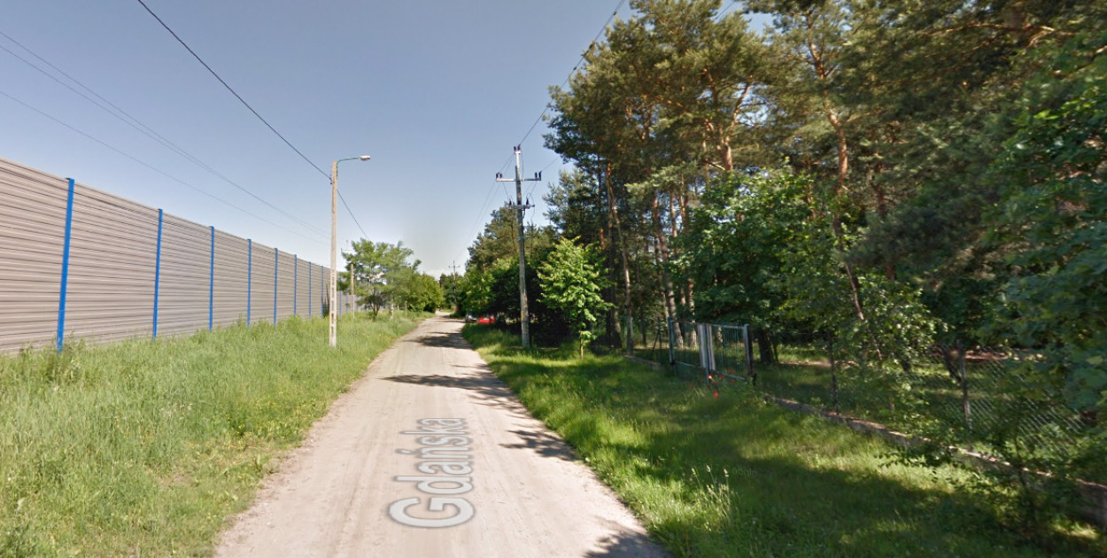 Proponowana ścieżka rowerowa miałaby biec między innymi ulicą Gdańską w Legionowie. Fot. Google Street View